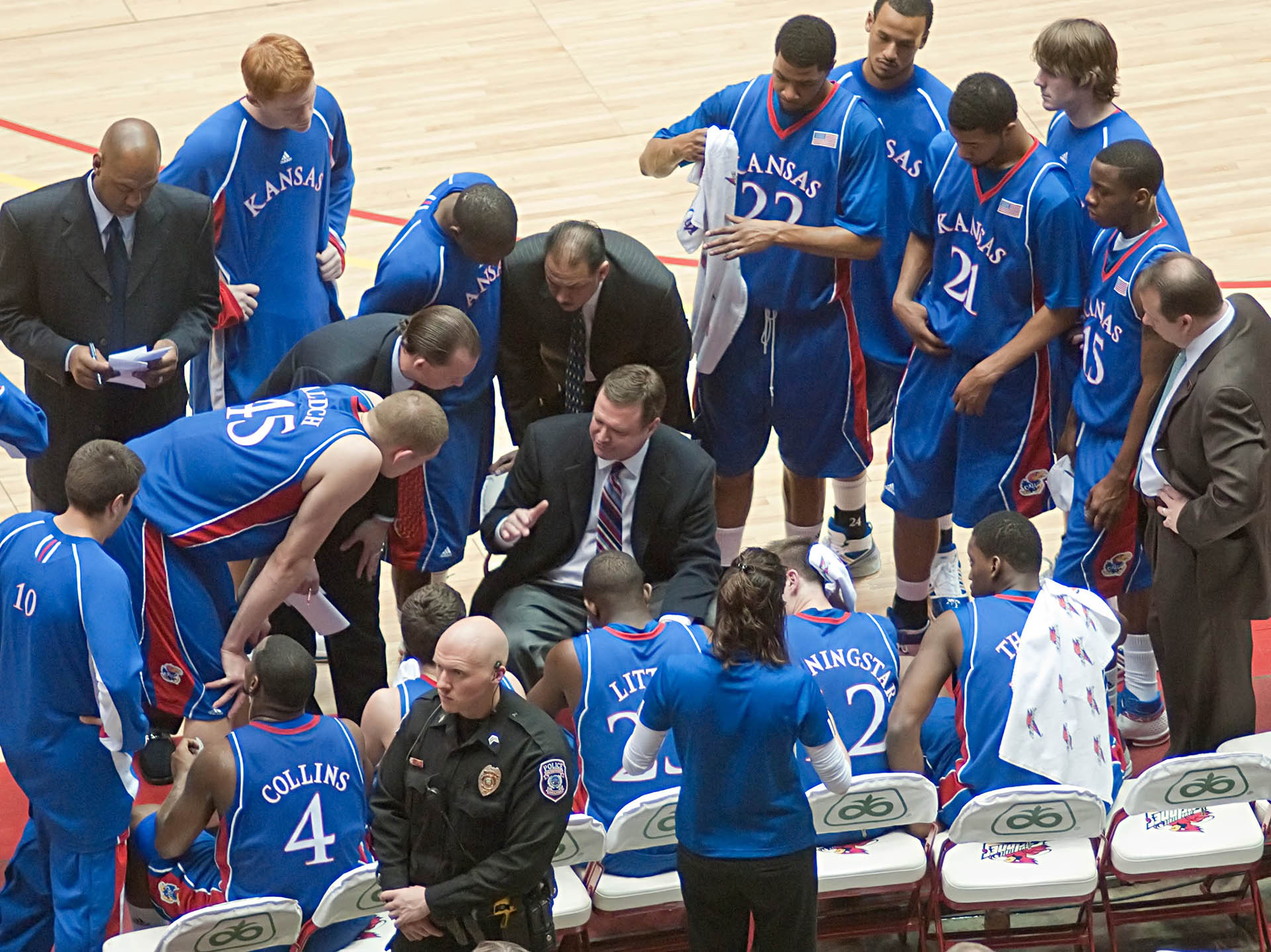 一个由生产者和支持者组成的团队,他们紧密合作,在守护者的护航下,追求一个共同的愿景并确保实现 Scrum Team